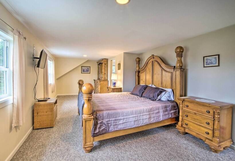 Updated Coos Bay Home ~ 2 Mi To Pacific Ocean