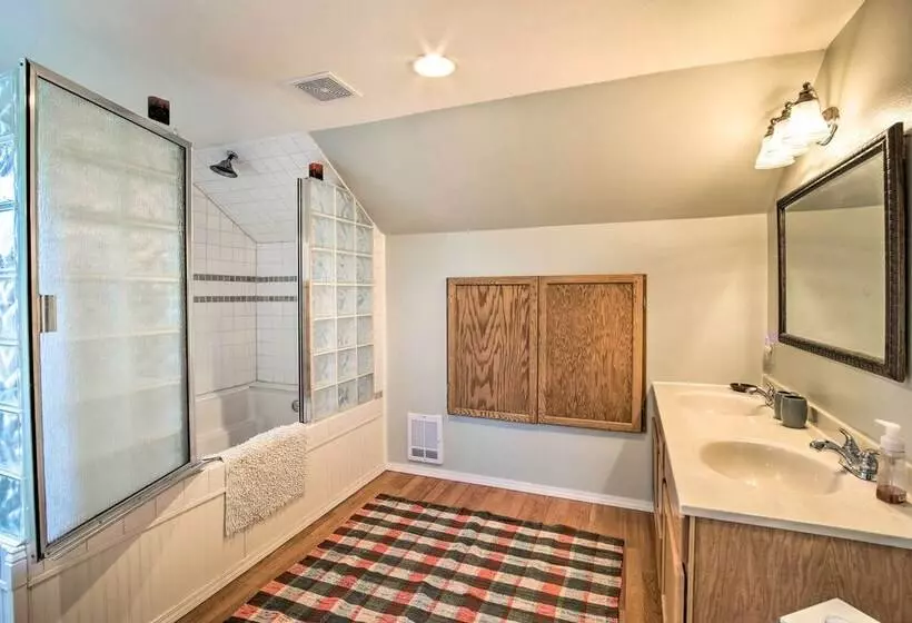 Updated Coos Bay Home ~ 2 Mi To Pacific Ocean