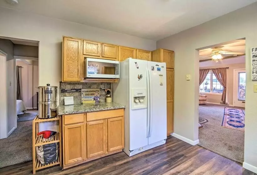 Updated Coos Bay Home ~ 2 Mi To Pacific Ocean