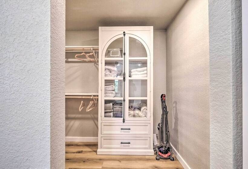 Upscale Cottage With Furnished Lake View Deck!