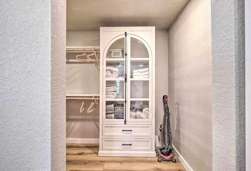 Upscale Cottage With Furnished Lake View Deck!