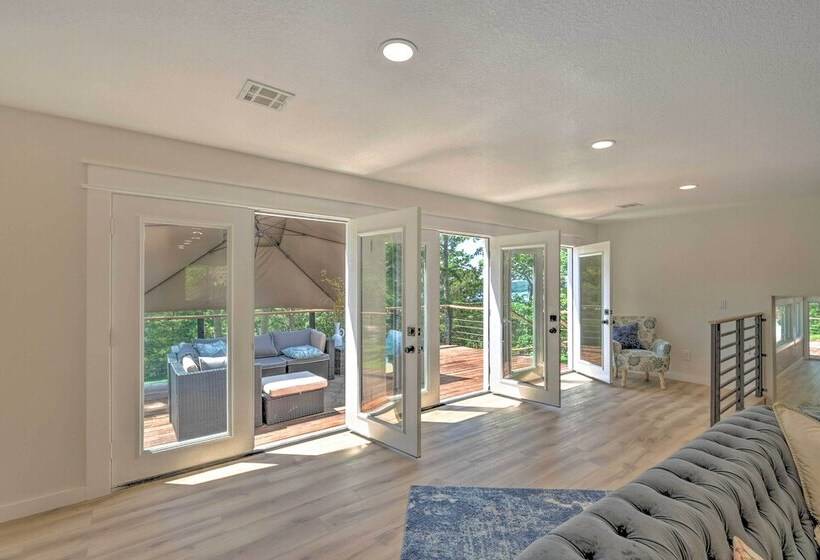 Upscale Cottage With Furnished Lake View Deck!