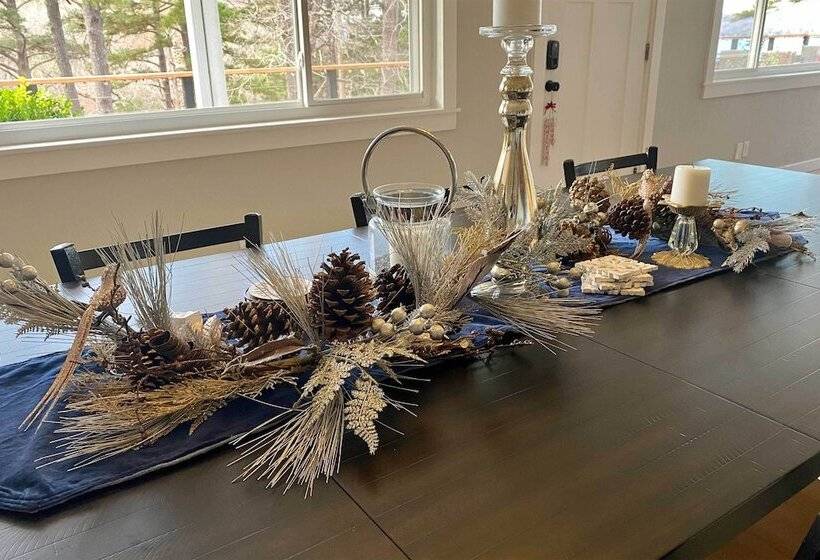 Upscale Cottage With Furnished Lake View Deck!