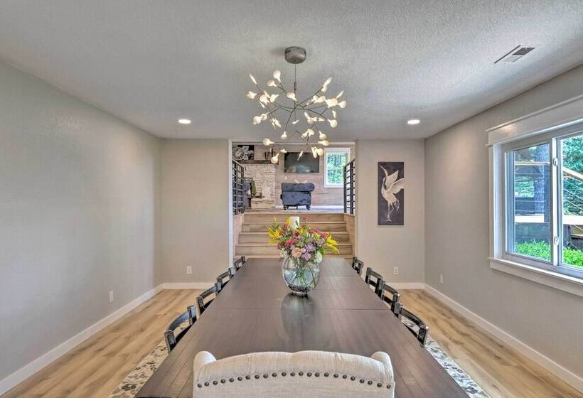 Upscale Cottage With Furnished Lake View Deck!