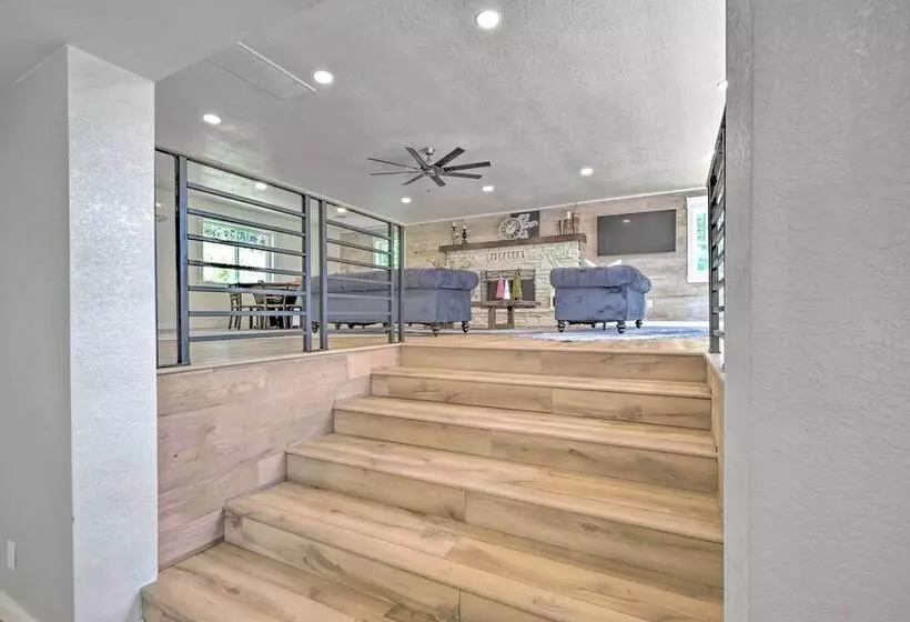 Upscale Cottage With Furnished Lake View Deck!