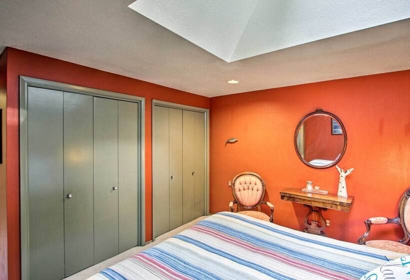 Beautiful Home On Hood Canal W/ Hot Tub & Dock!