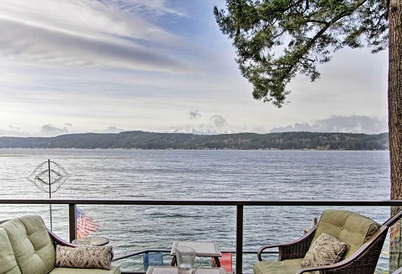 Beautiful Home On Hood Canal W/ Hot Tub & Dock!