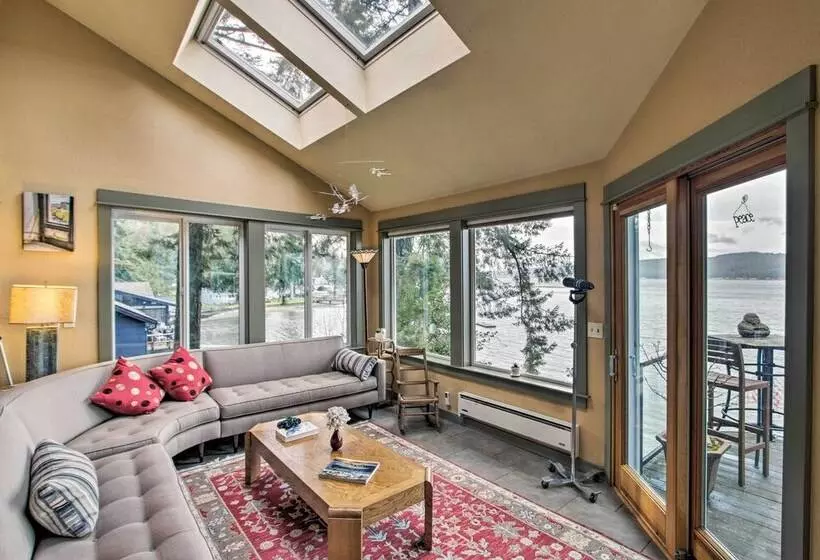 Beautiful Home On Hood Canal W/ Hot Tub & Dock!