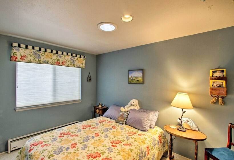 Beautiful Home On Hood Canal W/ Hot Tub & Dock!