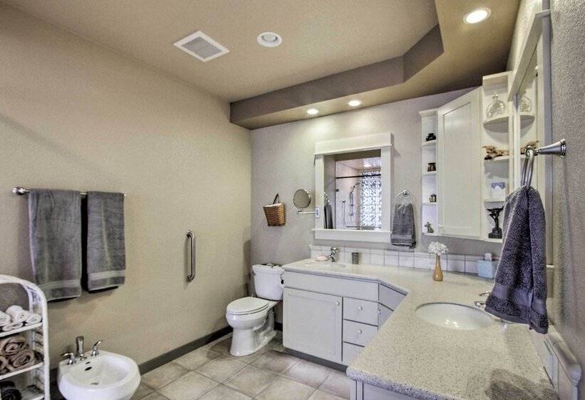 Beautiful Home On Hood Canal W/ Hot Tub & Dock!