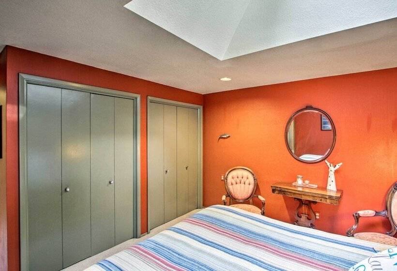 Beautiful Home On Hood Canal W/ Hot Tub & Dock!