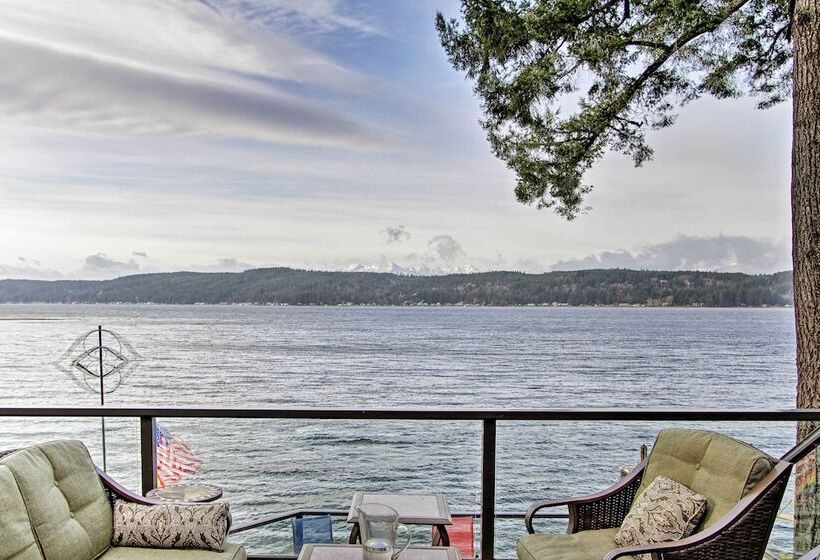 Beautiful Home On Hood Canal W/ Hot Tub & Dock!