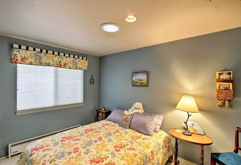 Beautiful Home On Hood Canal W/ Hot Tub & Dock!