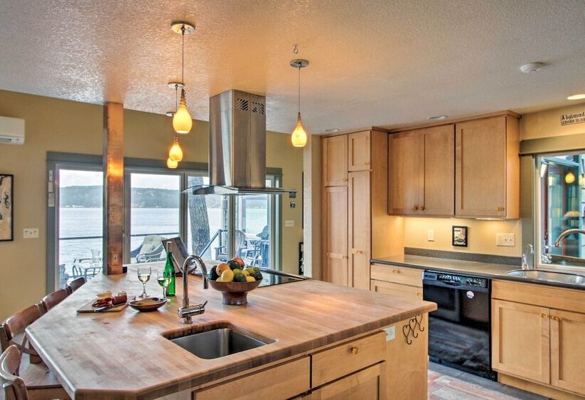 Beautiful Home On Hood Canal W/ Hot Tub & Dock!