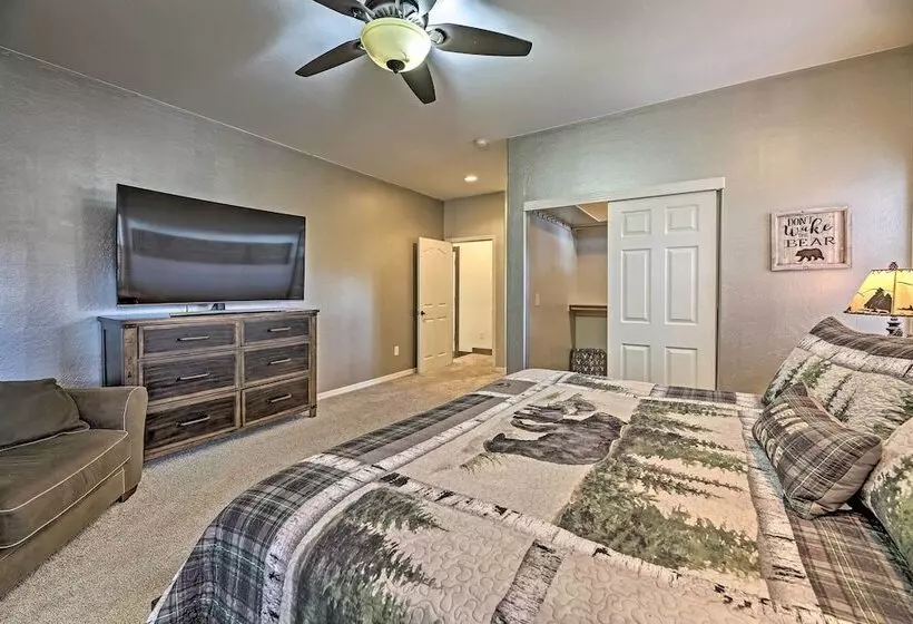 Beautiful Cabin W/ Deck Near Woodland Lake Park!