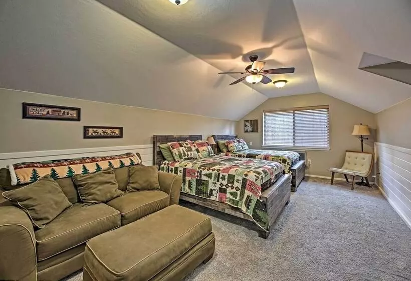 Beautiful Cabin W/ Deck Near Woodland Lake Park!