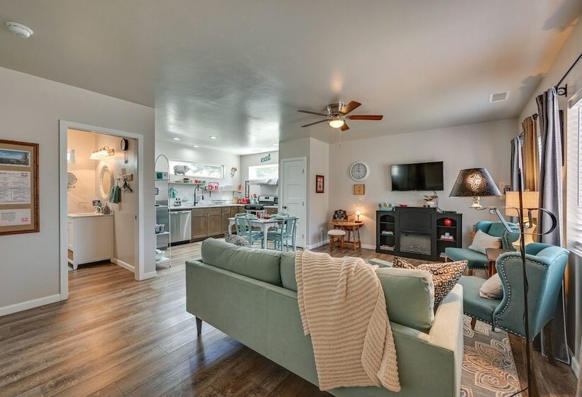 Ski Snow Bowl & Hike: Cozy Flagstaff Cottage!