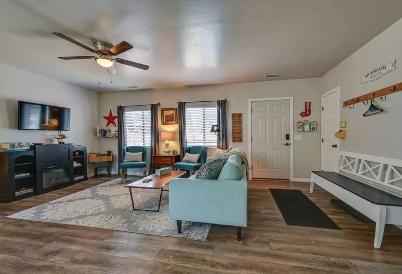 Ski Snow Bowl & Hike: Cozy Flagstaff Cottage!