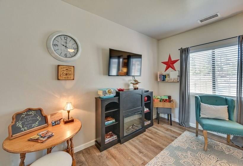 Ski Snow Bowl & Hike: Cozy Flagstaff Cottage!