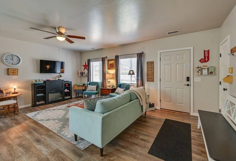 Ski Snow Bowl & Hike: Cozy Flagstaff Cottage!