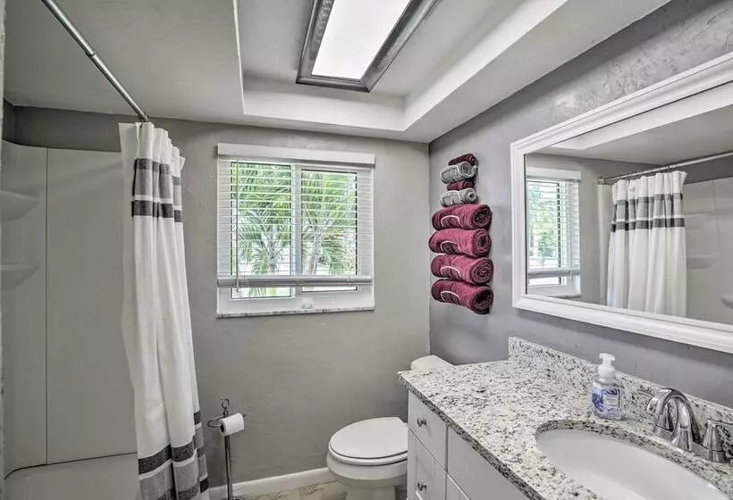 Bright Home W/ Dock & Canal View In Cape Coral!