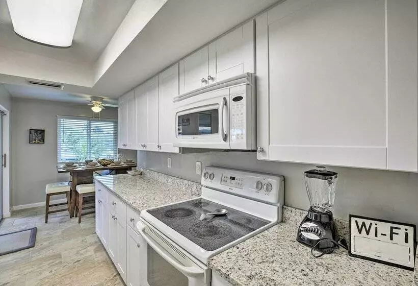 Bright Home W/ Dock & Canal View In Cape Coral!