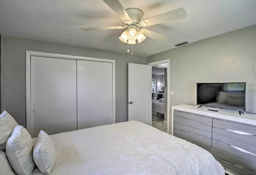 Bright Home W/ Dock & Canal View In Cape Coral!