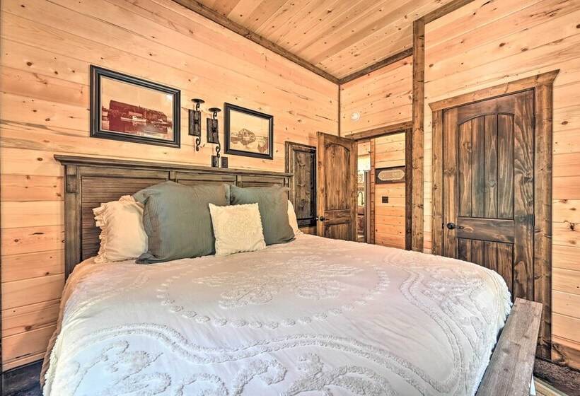 Broken Bow Cabin: 5 Mi To Beavers Bend Marina!