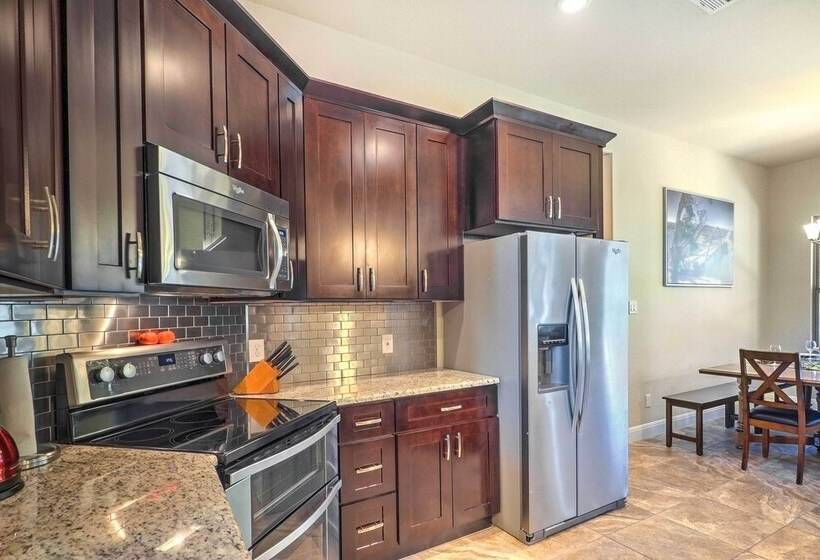 Charming Point Venture Retreat, Lake Travis Access