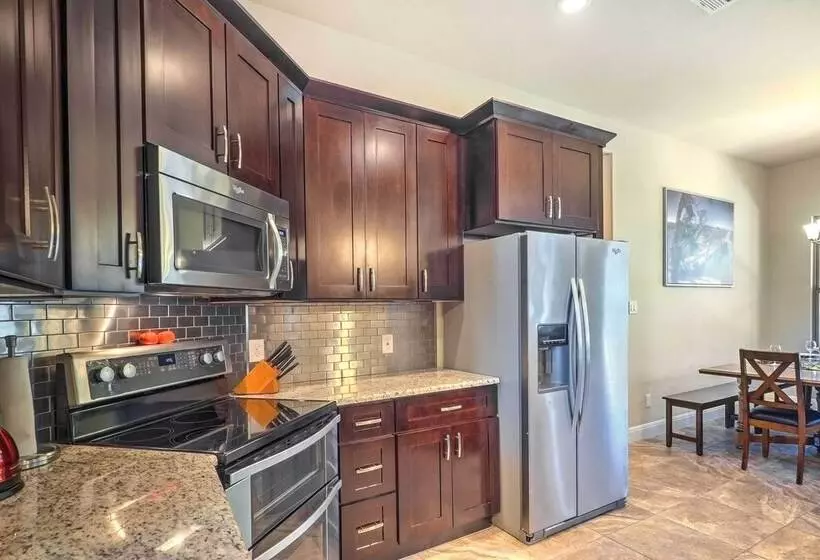 Charming Point Venture Retreat, Lake Travis Access