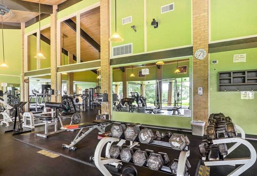 Charming Point Venture Retreat, Lake Travis Access