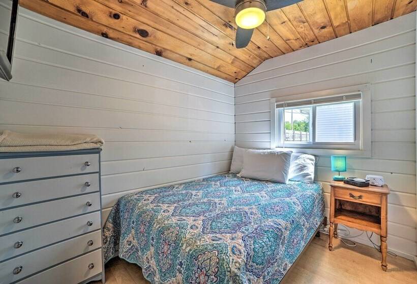 Charming Tiny Cottage 5 W/ Crooked Lake Access!