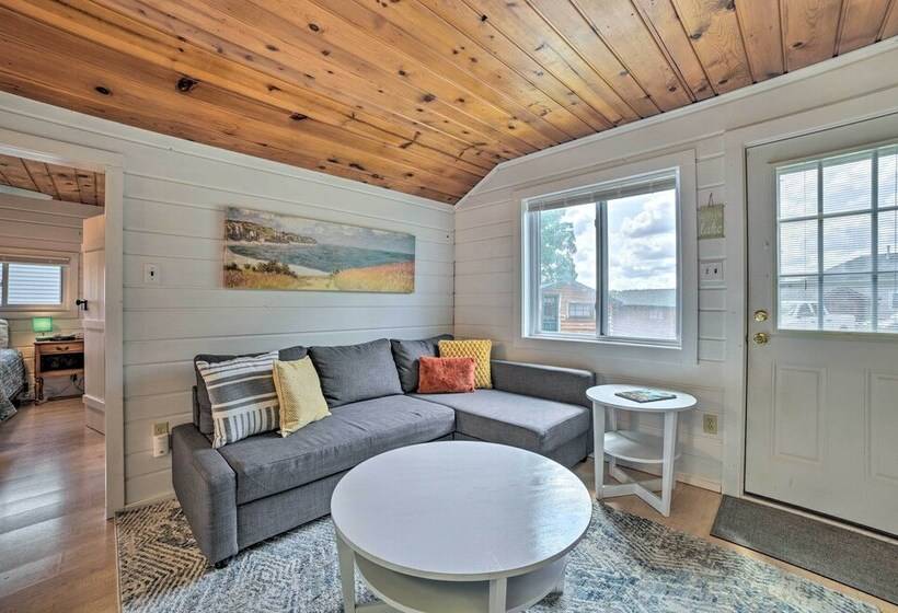 Charming Tiny Cottage 5 W/ Crooked Lake Access!