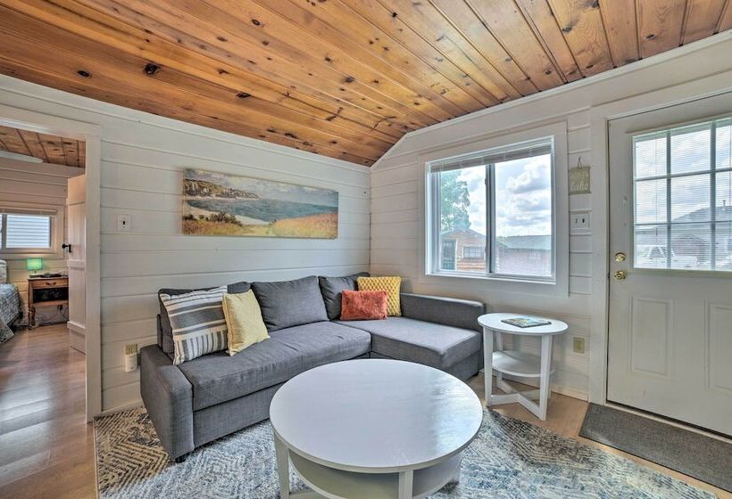 Charming Tiny Cottage 5 W/ Crooked Lake Access!