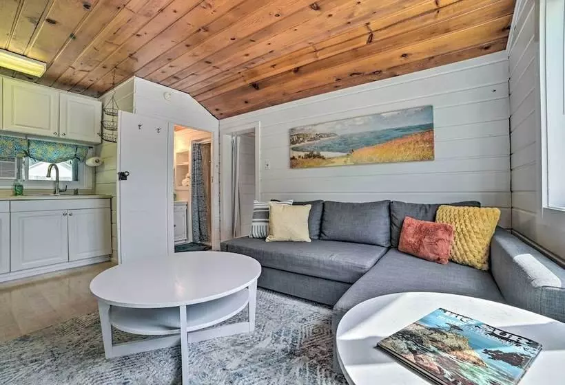 Charming Tiny Cottage 5 W/ Crooked Lake Access!