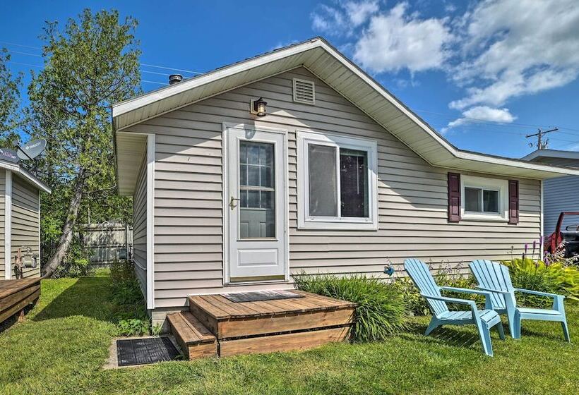 Charming Tiny Cottage 5 W/ Crooked Lake Access!