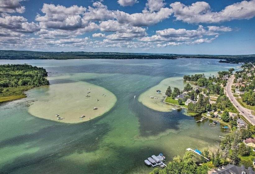 Charming Tiny Cottage 5 W/ Crooked Lake Access!