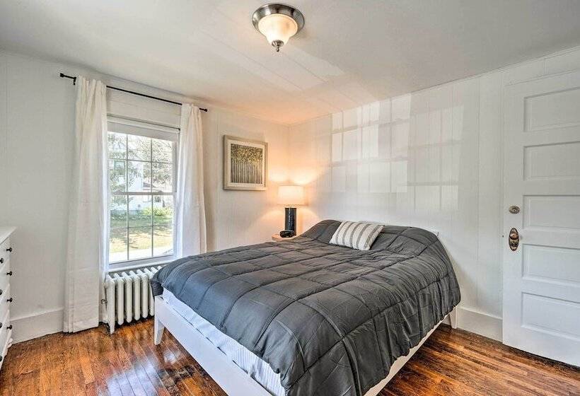 Cheery Family Escape W/ Game Room & Fire Pit!