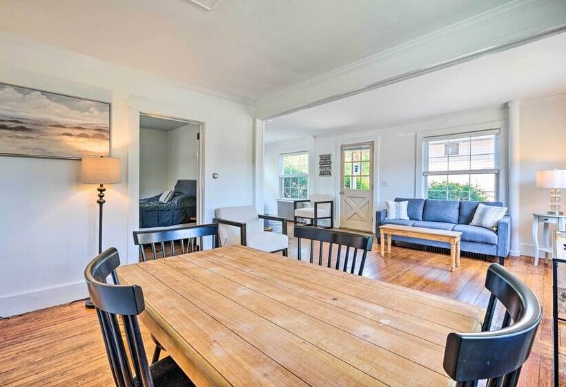 Cheery Family Escape W/ Game Room & Fire Pit!