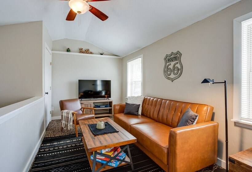 Chic Lawton Home, 5 Mins To Fort Sill!