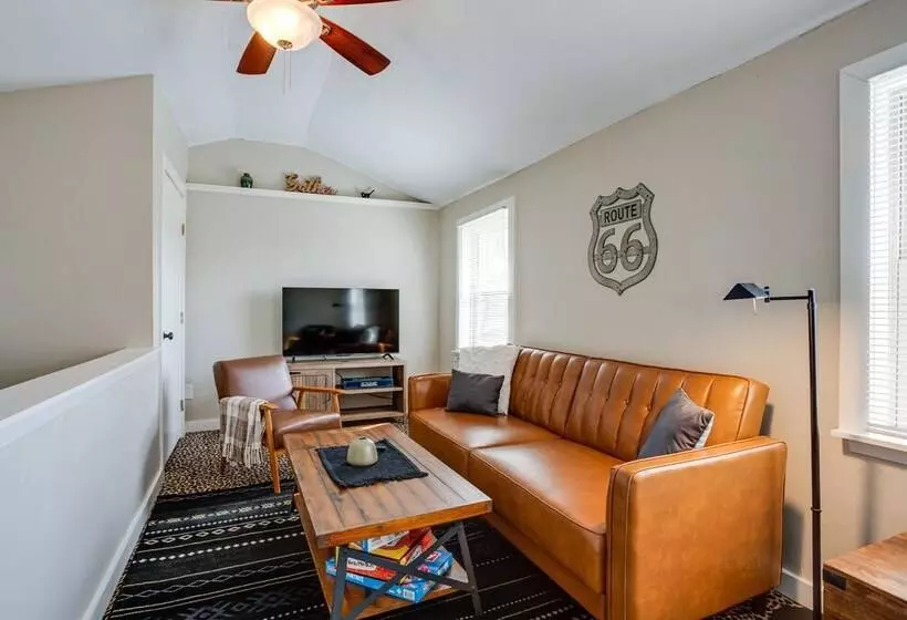 Chic Lawton Home, 5 Mins To Fort Sill!