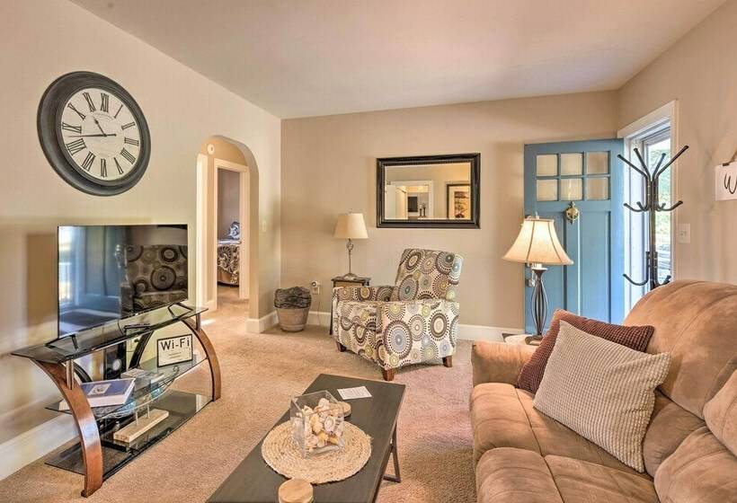 Colonial Beach House W/ Patio: 2 Blocks To Beach!