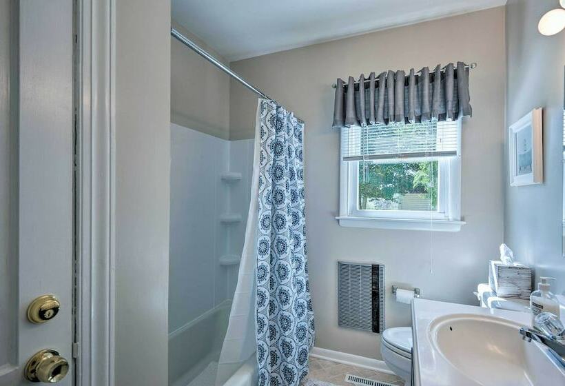 Colonial Beach House W/ Patio: 2 Blocks To Beach!