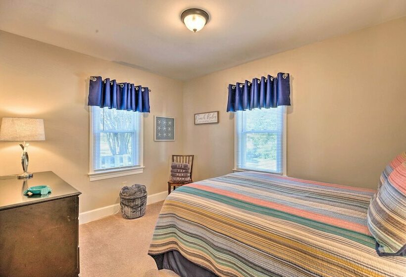 Colonial Beach House W/ Patio: 2 Blocks To Beach!