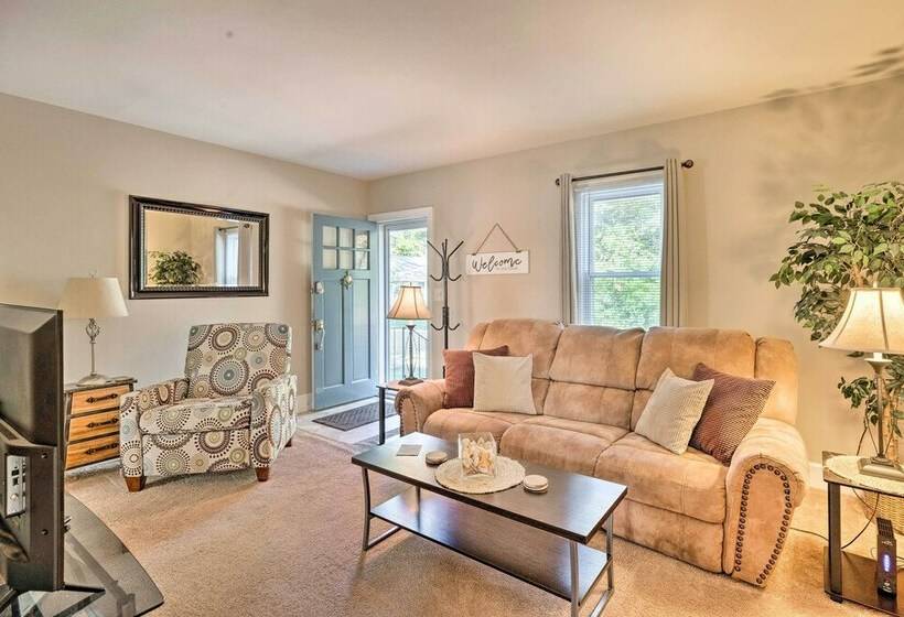 Colonial Beach House W/ Patio: 2 Blocks To Beach!