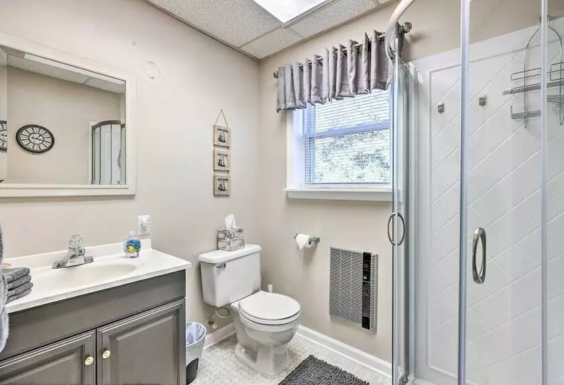 Colonial Beach House W/ Patio: 2 Blocks To Beach!