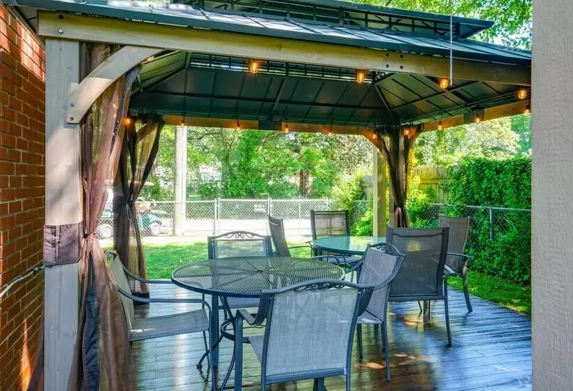 Colonial Beach House W/ Patio: 2 Blocks To Beach!