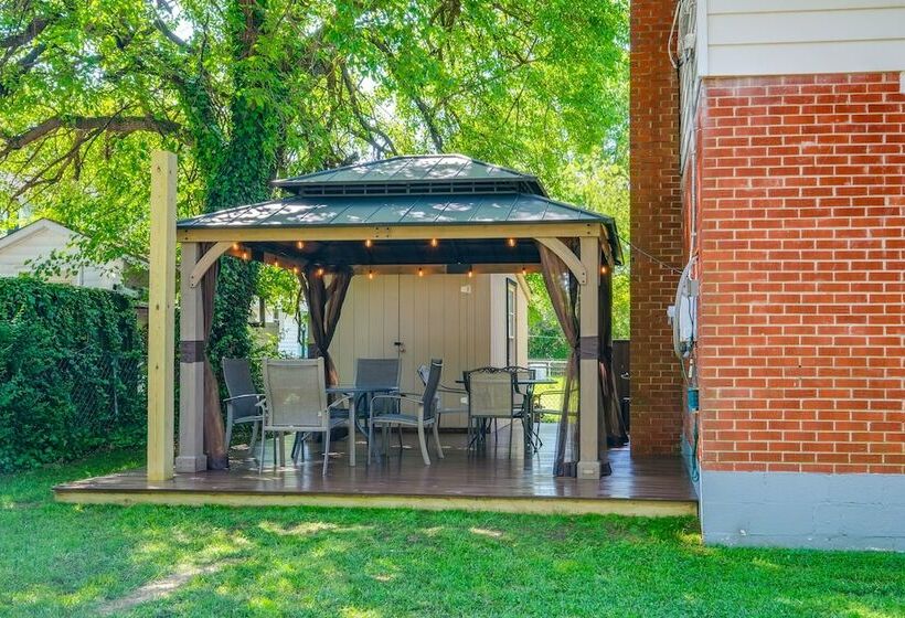 Colonial Beach House W/ Patio: 2 Blocks To Beach!