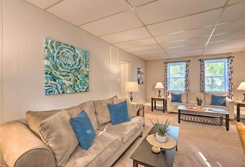 Colonial Beach House W/ Patio: 2 Blocks To Beach!