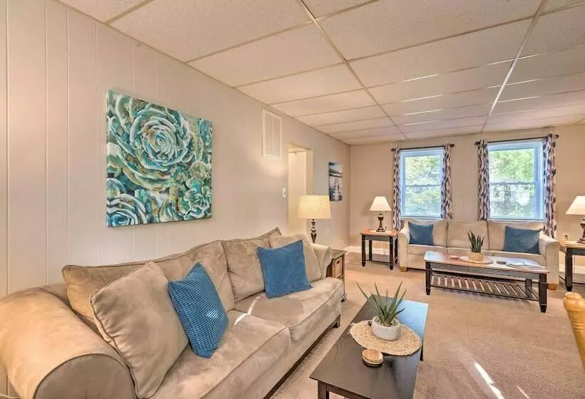Colonial Beach House W/ Patio: 2 Blocks To Beach!